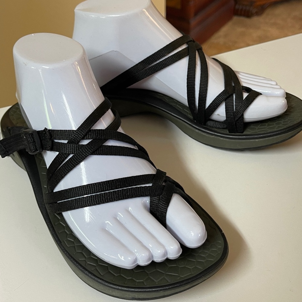 Womens Black Chacos
